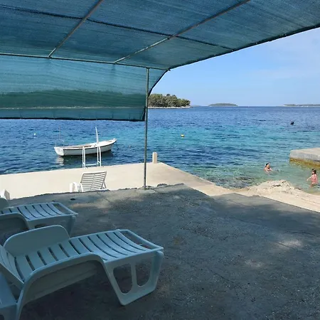 Karbuni 13217d * Blato (Korcula)