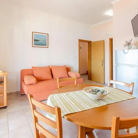 Karbuni 13217d * Blato (Korcula)