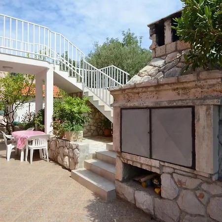 Karbuni 13217d Apartment Blato (Korcula)